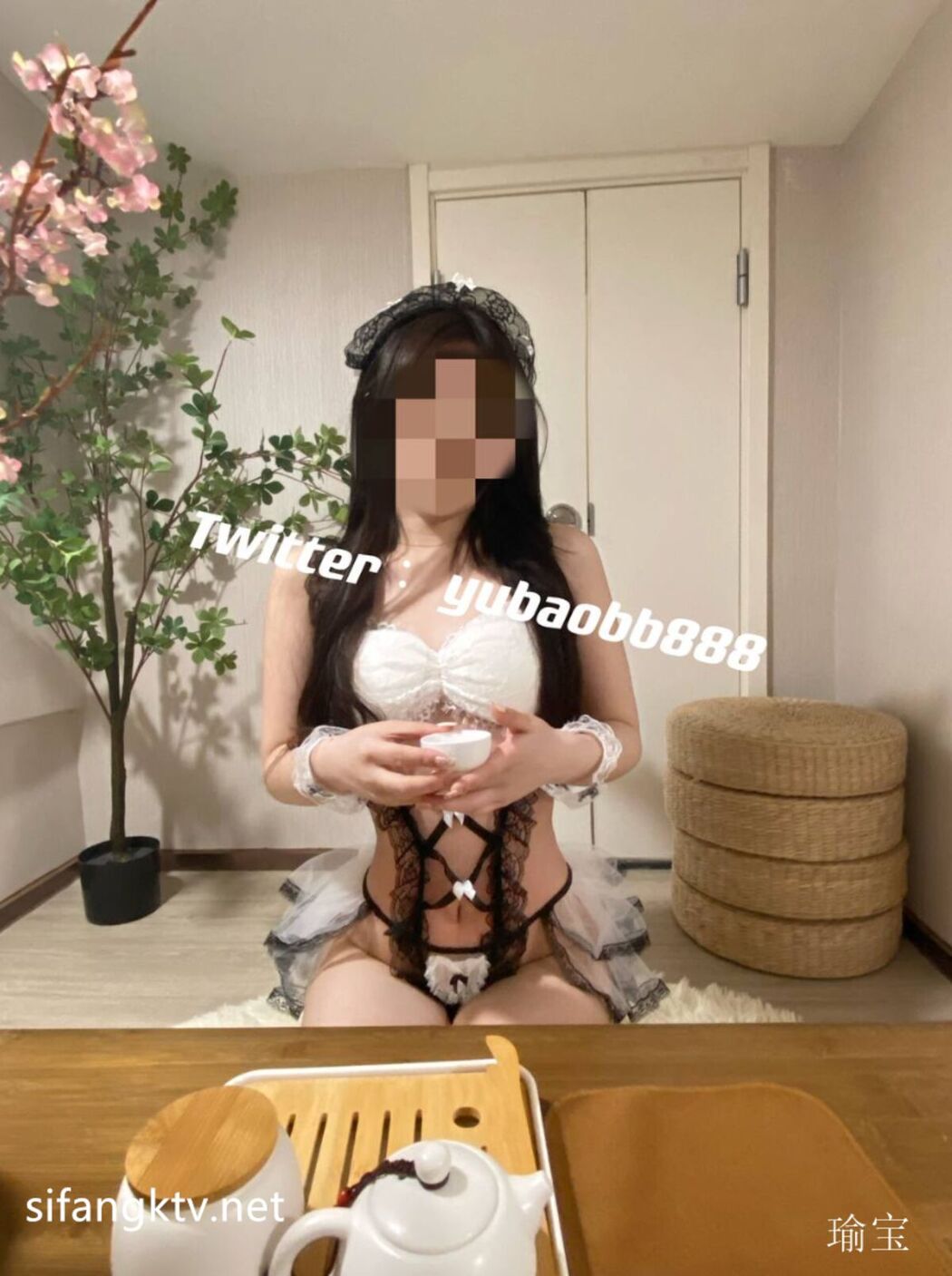 Yu Bao 瑜宝 – 9月最新露出挑战 外人眼中的女神私下就是一只小母狗 Ep.01 Part04 (65P)