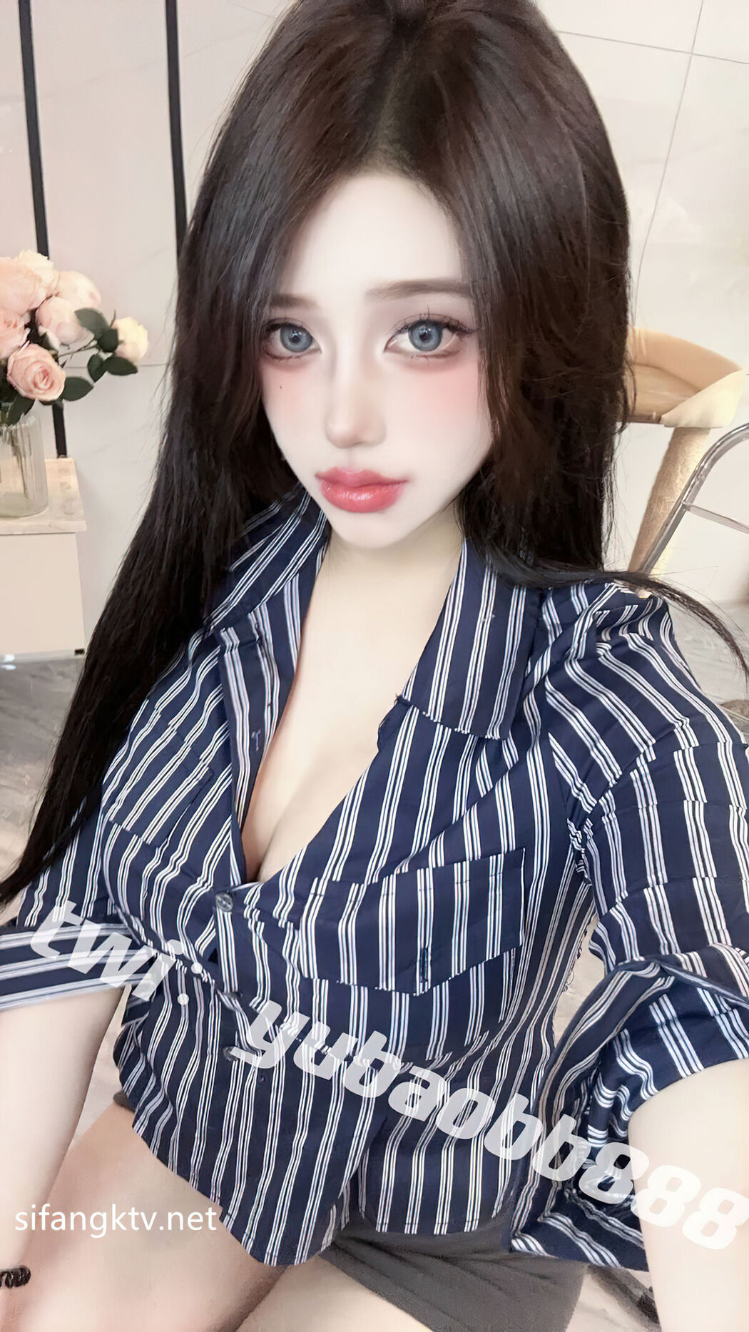 Yu Bao 瑜宝 – 12月丝袜长腿诱惑 (49P)