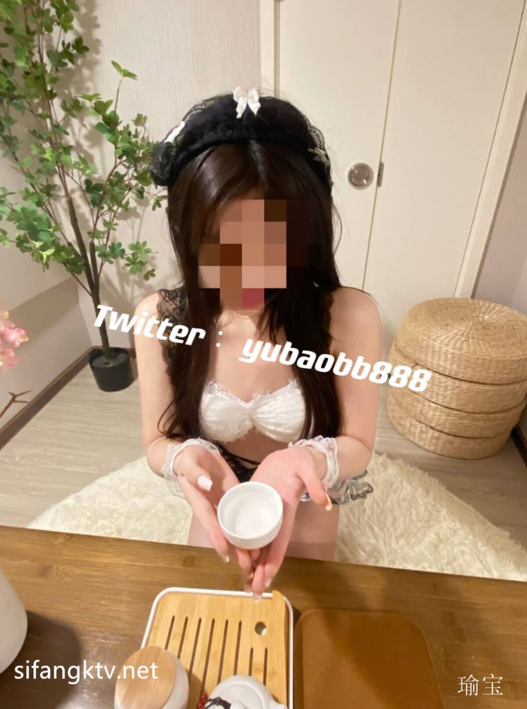 Yu Bao 瑜宝 – 9月最新露出挑战 外人眼中的女神私下就是一只小母狗 Ep.01 Part04 (65P)
