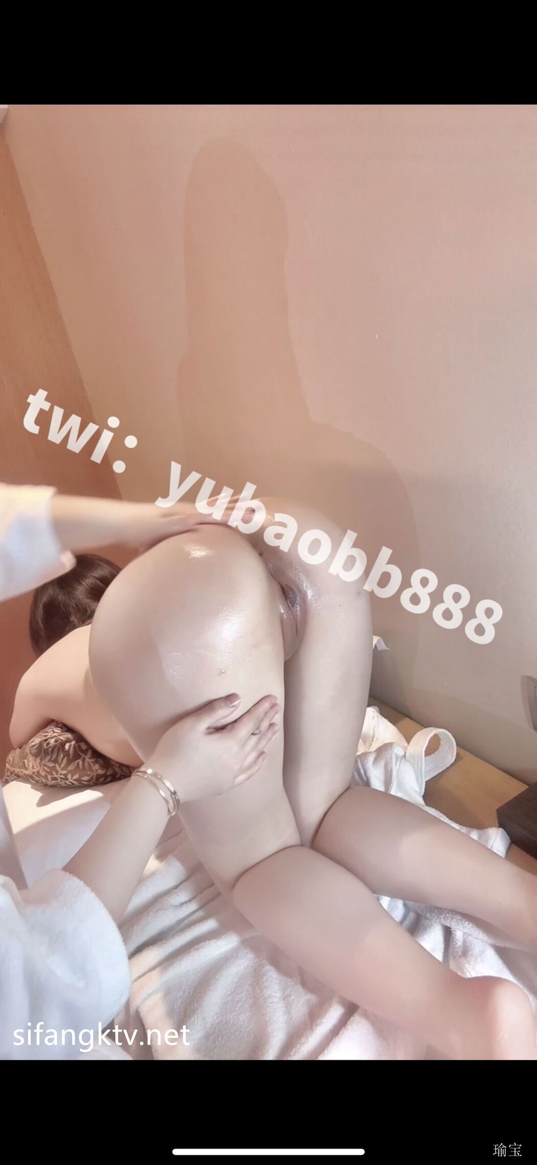 Yu Bao 瑜宝 – 9月最新露出挑战 外人眼中的女神私下就是一只小母狗 Ep.01 Part05 (65P)