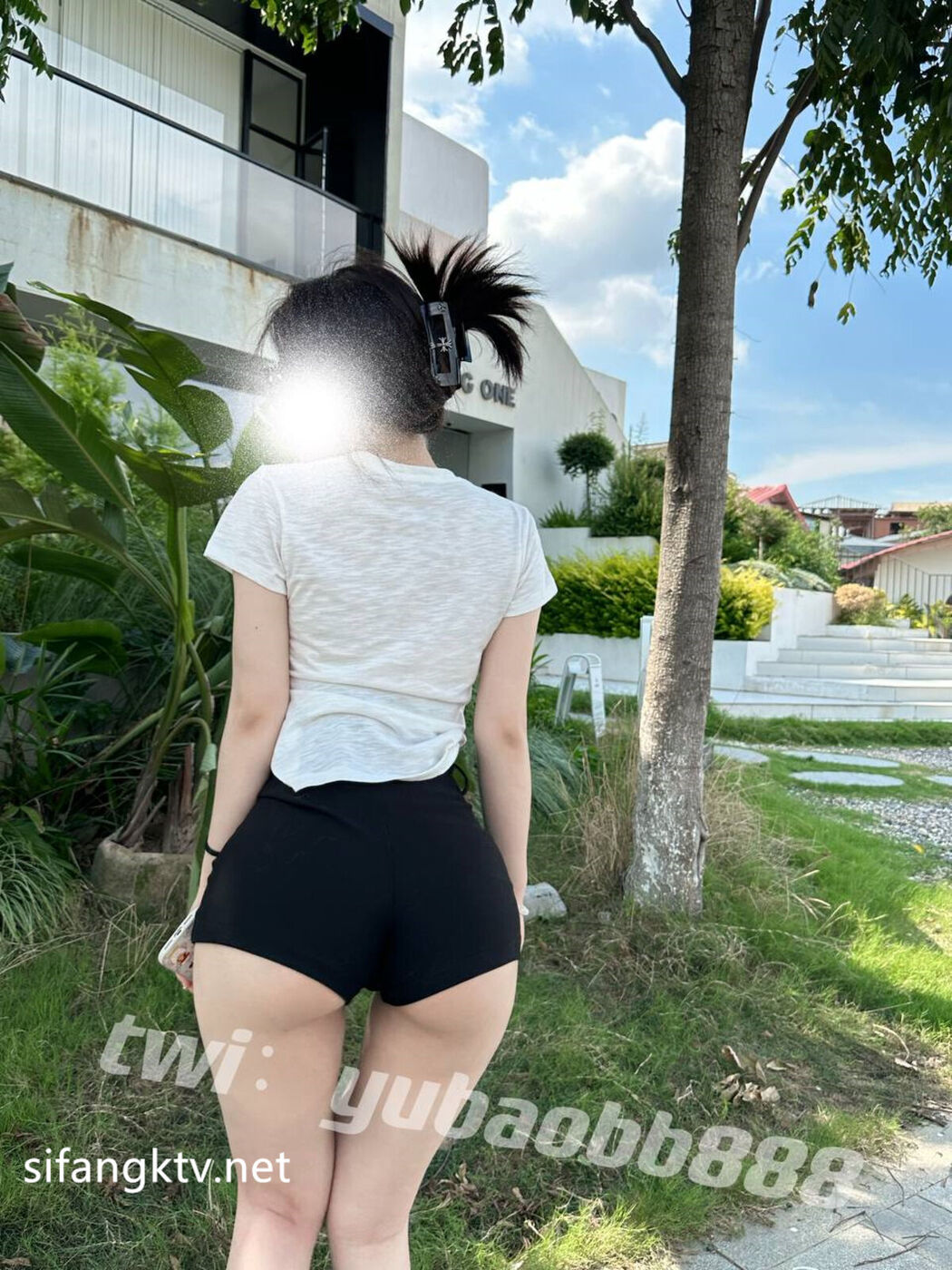 Yu Bao 瑜宝 – 多场景户外露出玩刺激 Part02 (66P)