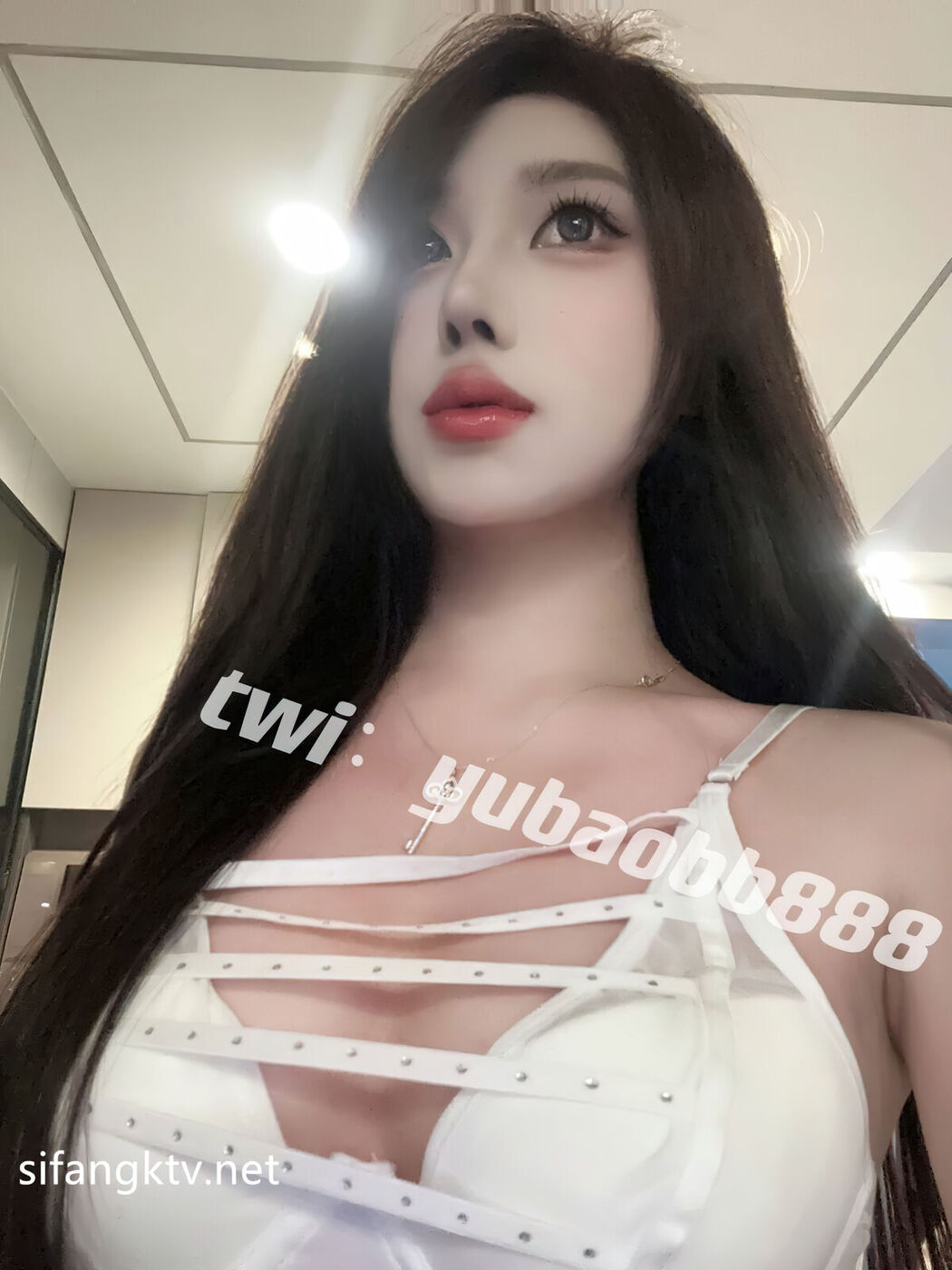 Yu Bao 瑜宝 – 12月丝袜长腿诱惑 (49P)