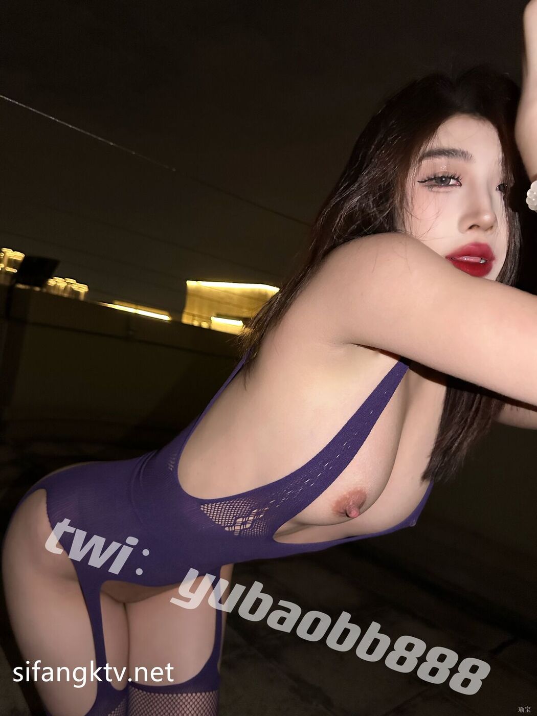 Yu Bao 瑜宝 – 9月最新露出挑战 外人眼中的女神私下就是一只小母狗 Ep.01 Part04 (65P)