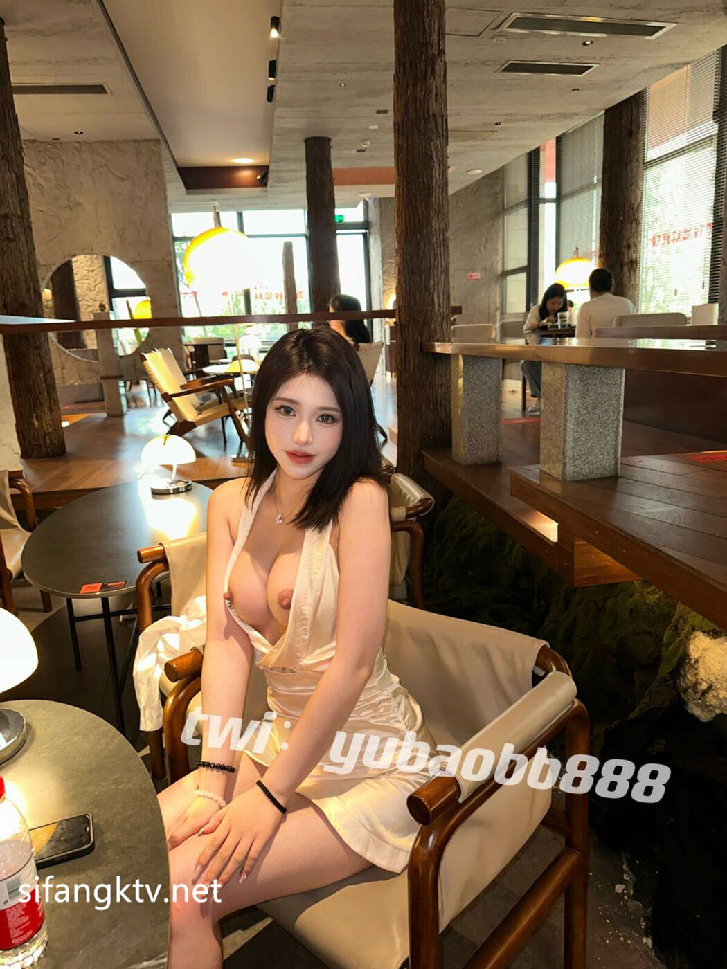 Yu Bao 瑜宝 – 多场景户外露出玩刺激 Part01 (67P – 29V)