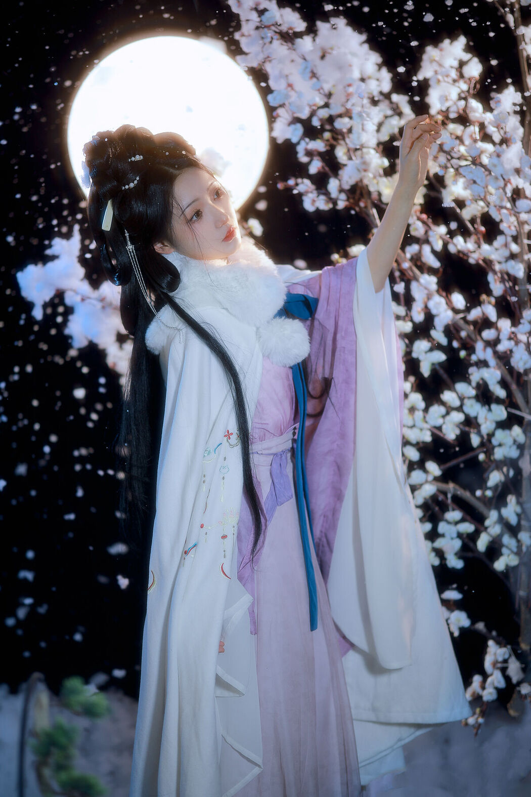 YiTuYu艺图语 Vol.8338 是月月阿 (23P)
