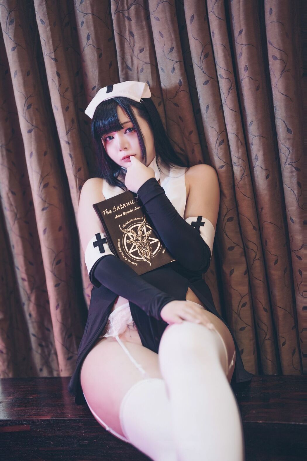 Coser@落落Raku – 修女与魔鬼 (37P)