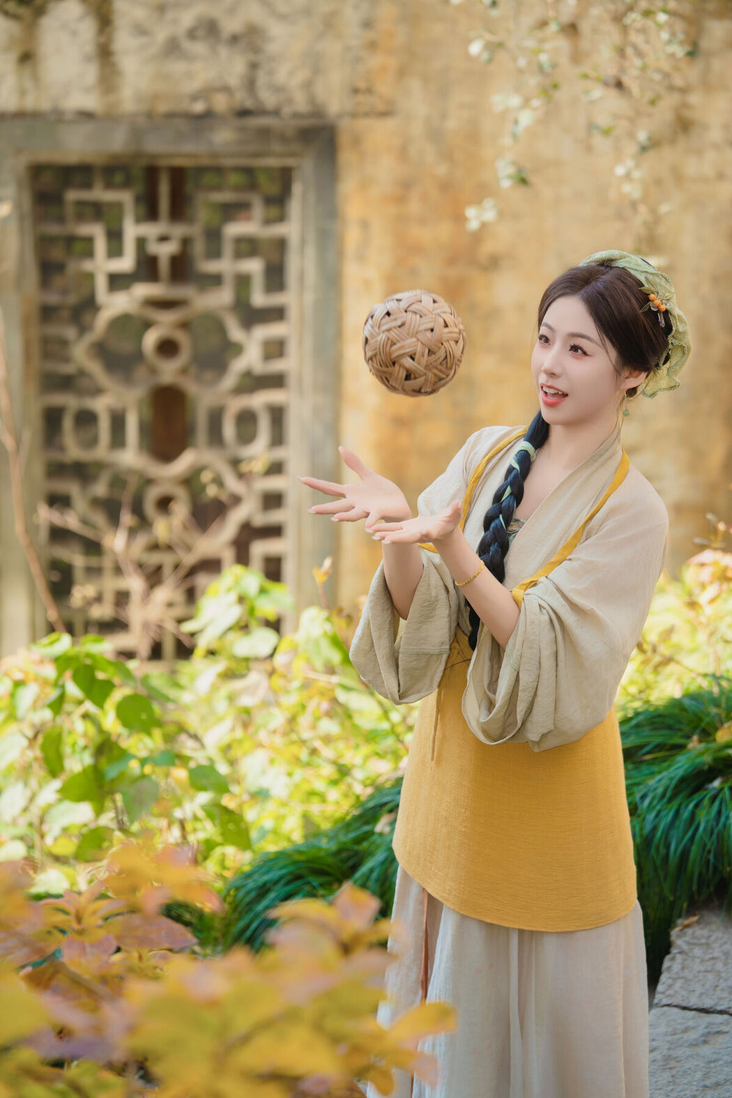 YiTuYu艺图语 Vol.8344 周婷 (16P)