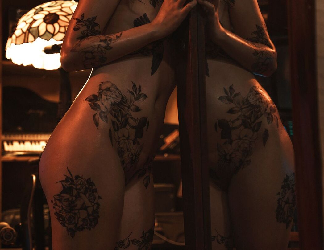 Coser@草莓味奈奈兔 – 古玩店玩偶 (47P – 1V)