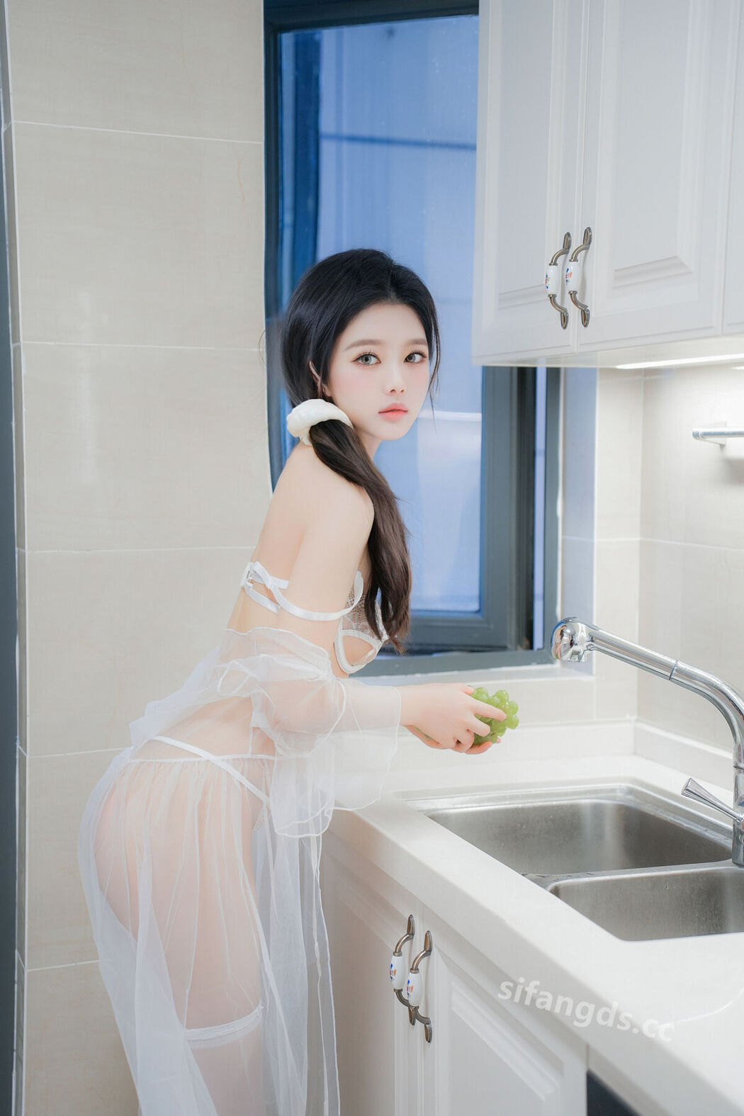 XR Uncensored Yu Nuo Nuo 于诺诺 – R18 秀人网模特 白丝厨娘 极致诱惑 Part01 (48P – 3V)