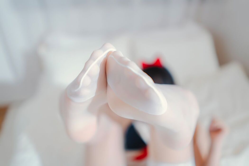 Coser@神楽坂真冬 – 白丝猫娘 (76P – 2V)