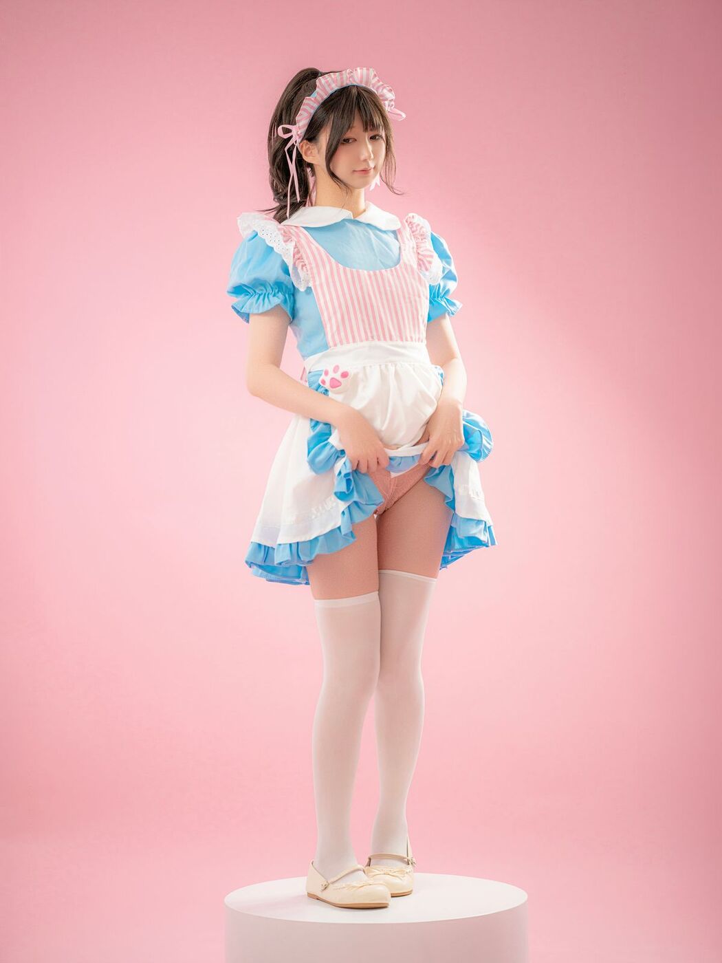 Coser@NAGISA魔物喵 &#8211; メイド喫茶 (91P)