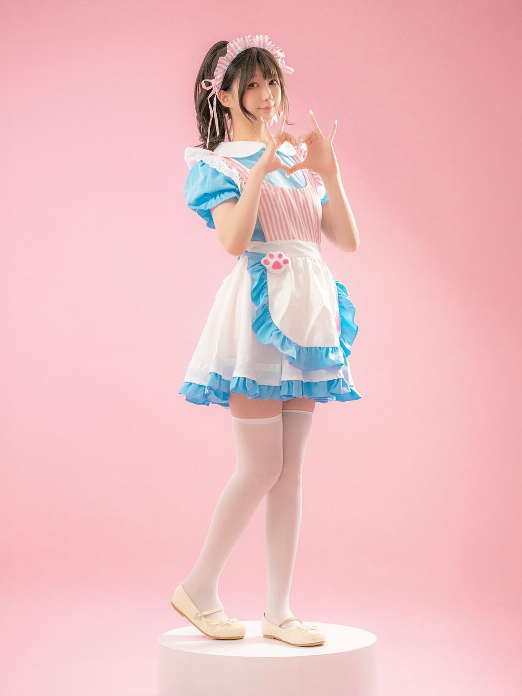 Coser@NAGISA魔物喵 &#8211; メイド喫茶 (91P)