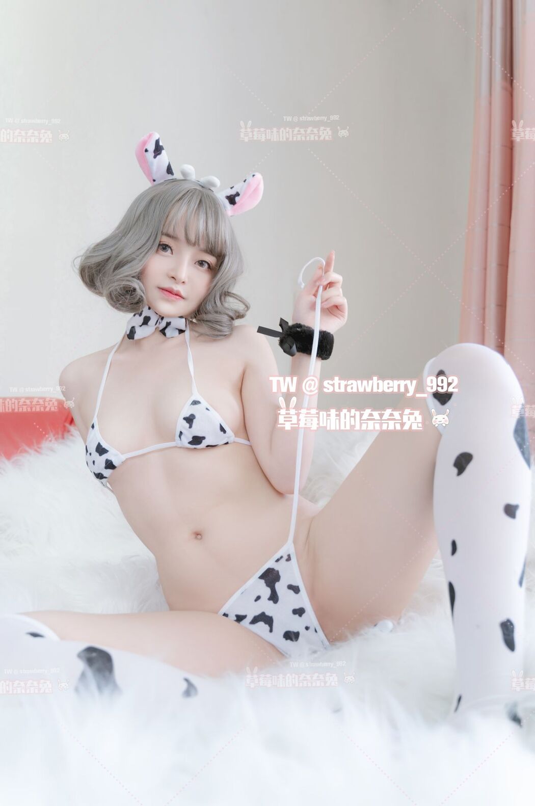 Coser@草莓味奈奈兔 &#8211; 奶牛 (32P &#8211; 3V)
