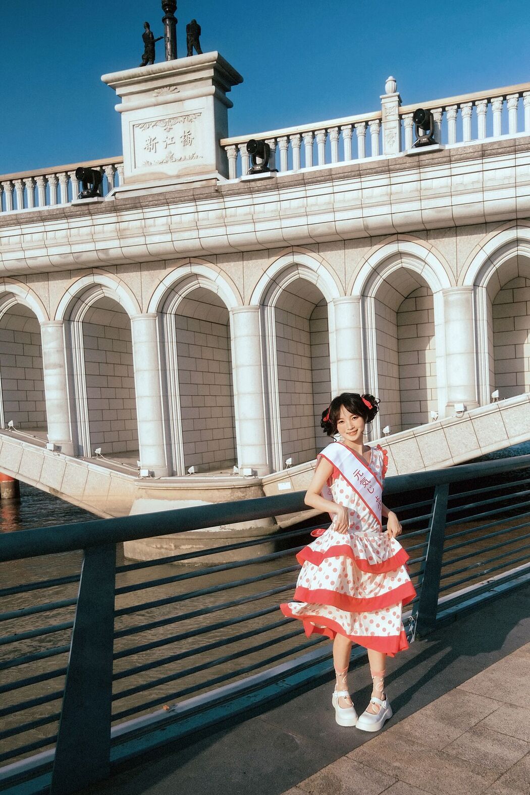 YiTuYu艺图语 Vol.8369 乌堆少女 (28P)