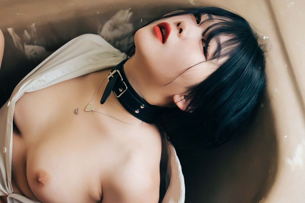 Haivia Zia 지아 – Tight And Closer (71P)