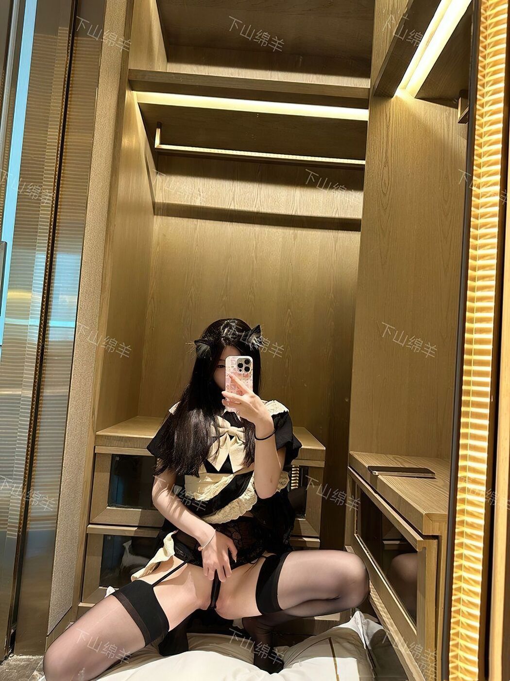 Coser@下山绵羊 &#8211; 退网的X福利姬 白嫩的萝莉 Part2 (55P)