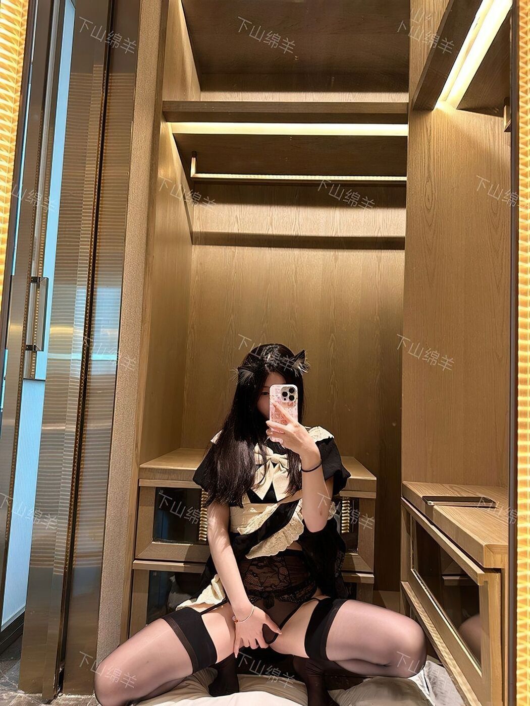 Coser@下山绵羊 &#8211; 退网的X福利姬 白嫩的萝莉 Part4 (54P)