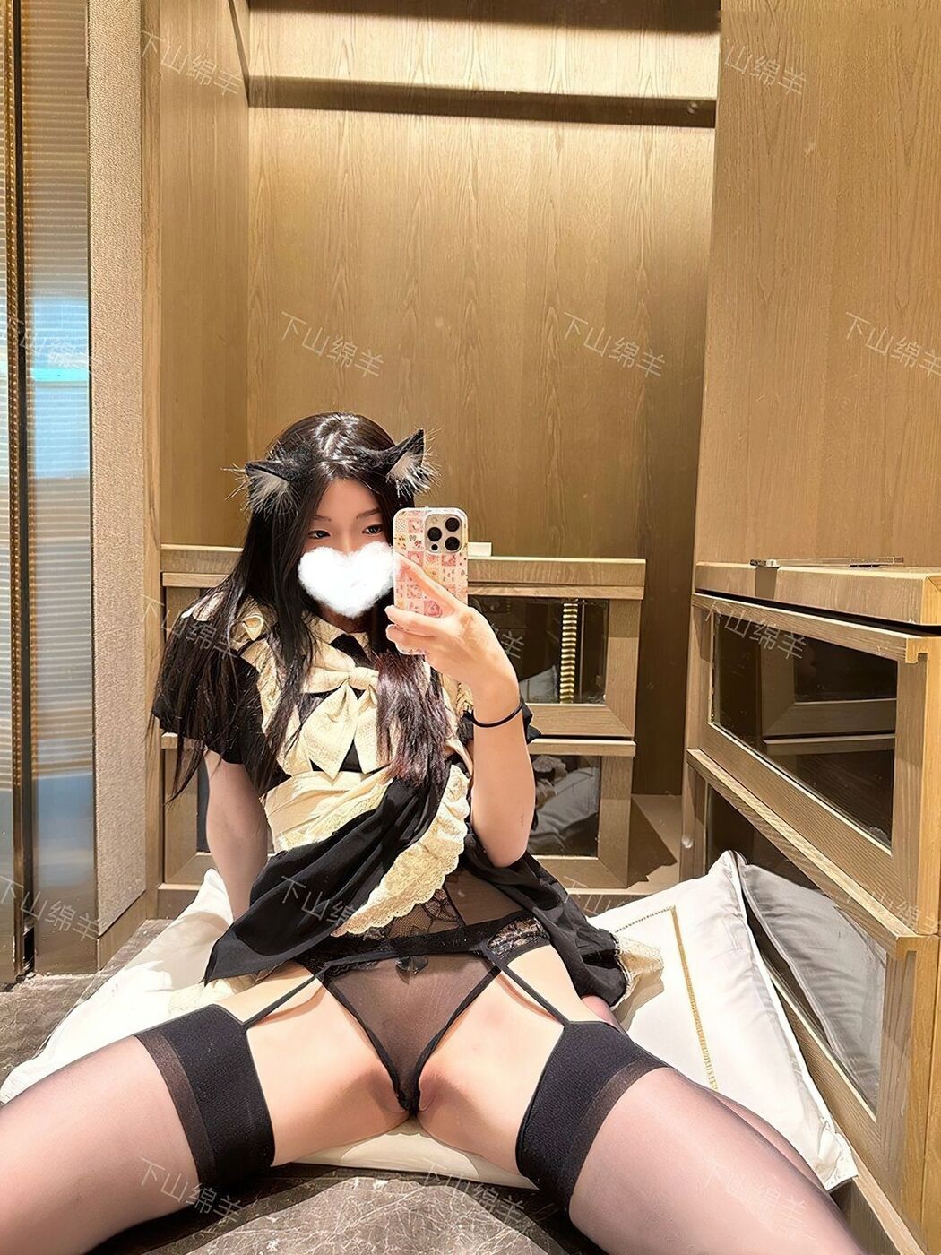 Coser@下山绵羊 &#8211; 退网的X福利姬 白嫩的萝莉 Part2 (55P)