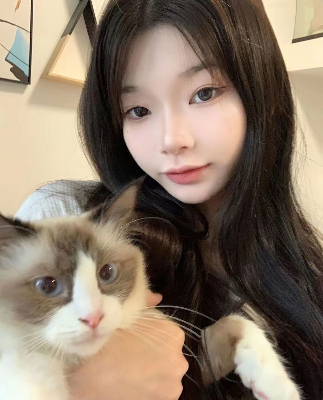 Coser@下山绵羊 &#8211; 退网的X福利姬 白嫩的萝莉 Part1 (55P)