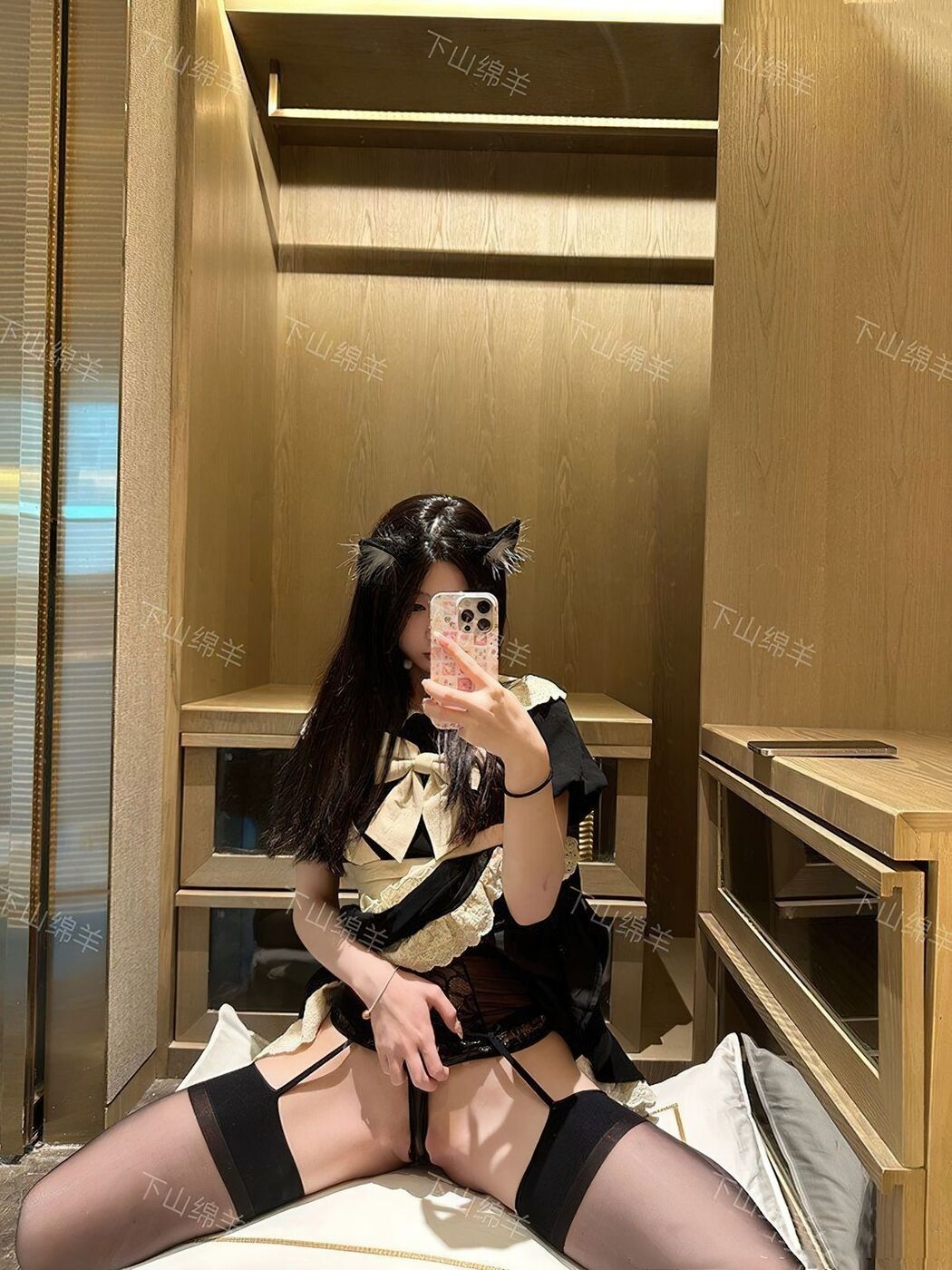 Coser@下山绵羊 &#8211; 退网的X福利姬 白嫩的萝莉 Part4 (54P)