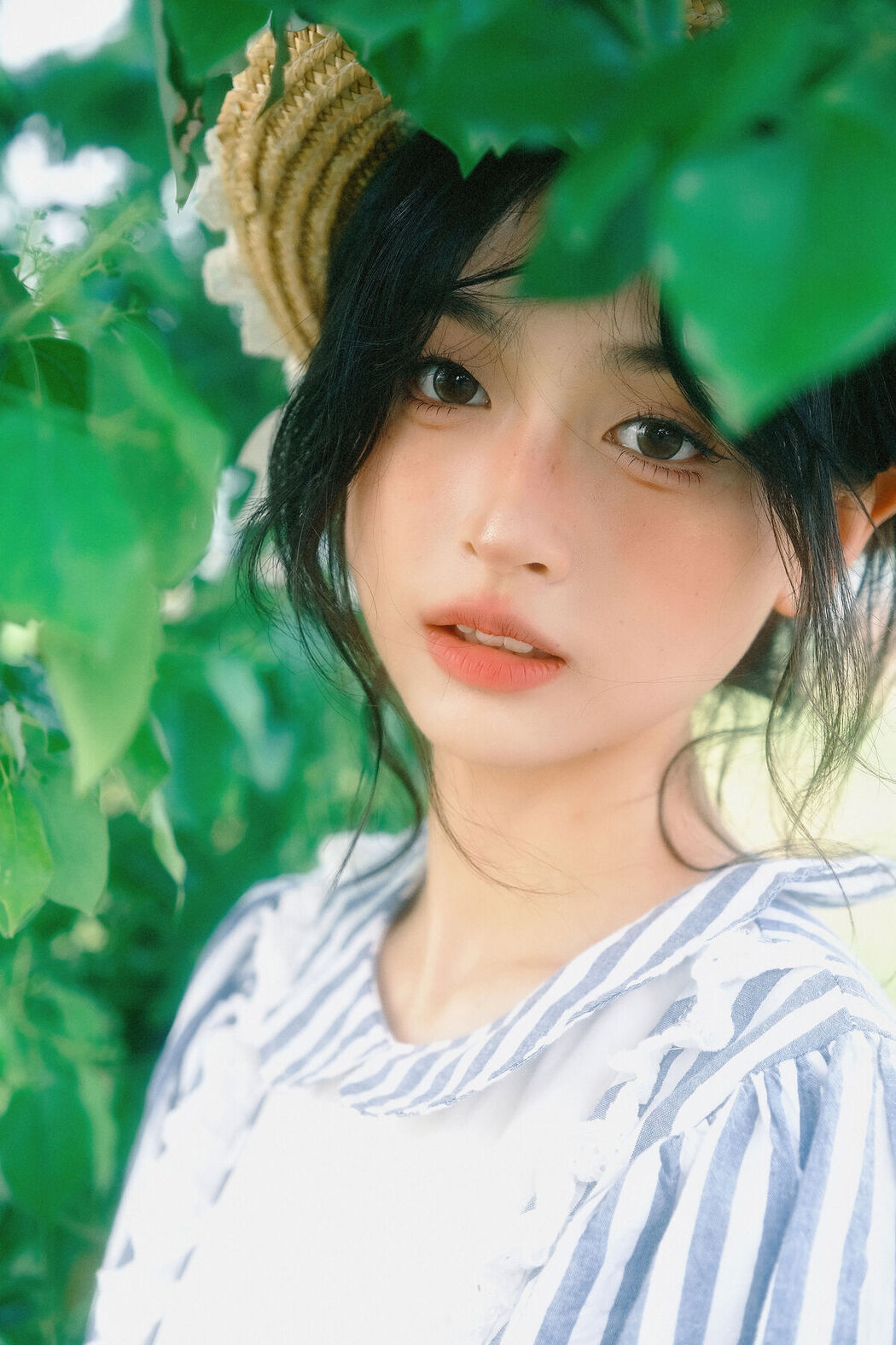 YiTuYu艺图语 Vol.8392 小满 (20P)