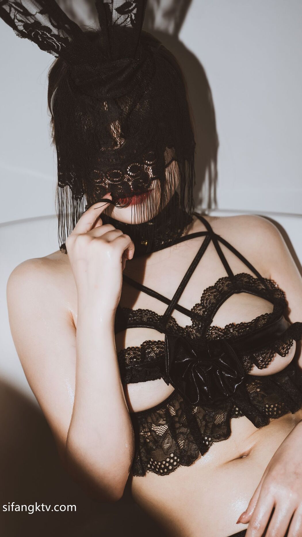 Coser@草莓味奈奈兔 – 付费福利私拍合集 Part1 (55P – 21V)