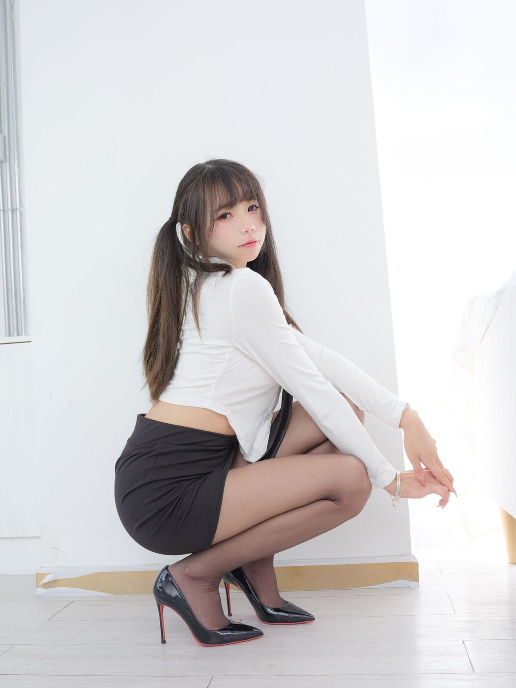 Coser@黏黏团子兔 – 森萝财团 细雪 – 01E – 4K Part1 (53P – 1V)