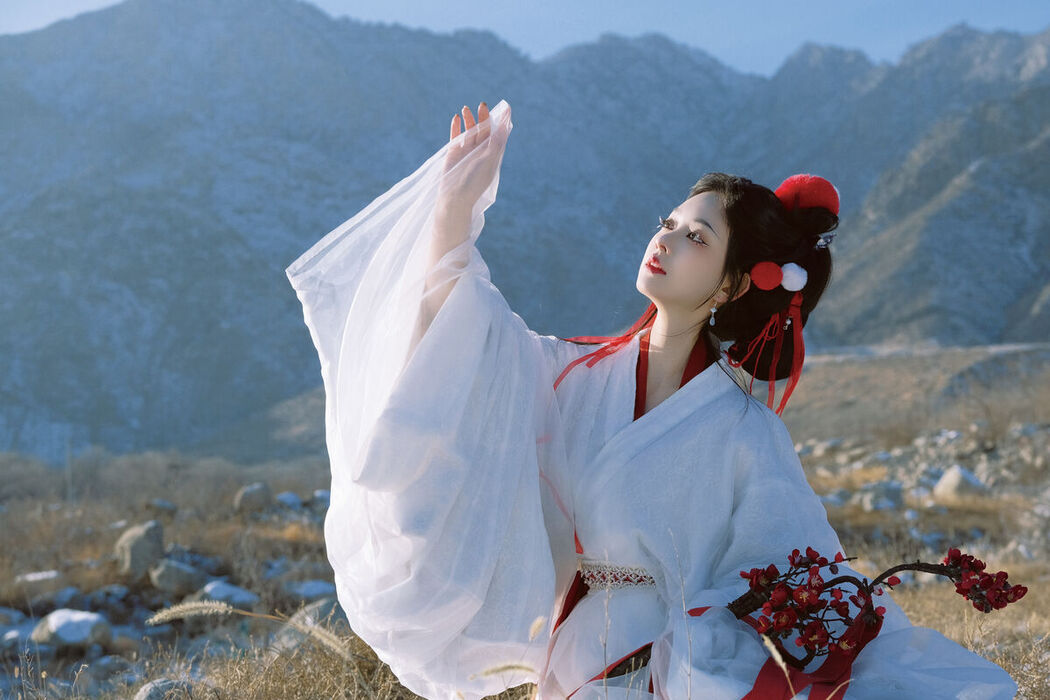 YiTuYu艺图语 Vol.8389 秋秋 (24P)