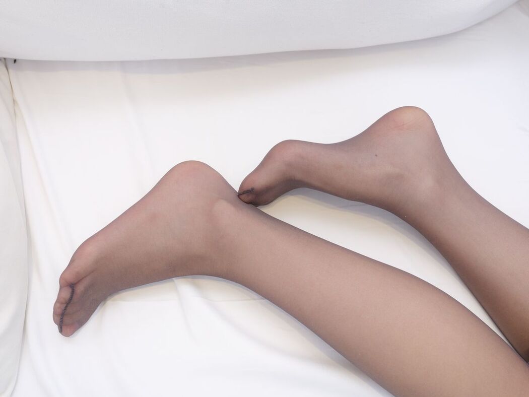 Coser@黏黏团子兔 – 森萝财团 细雪 – 01E – 4K Part1 (53P – 1V)