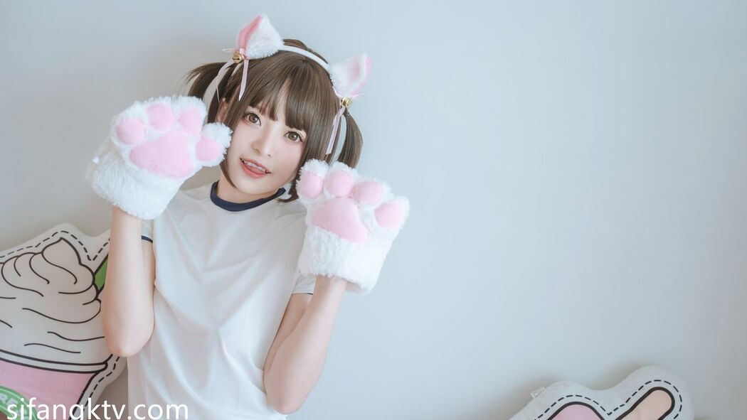 Coser@草莓味奈奈兔 – 付费福利私拍合集 Part1 (55P – 21V)