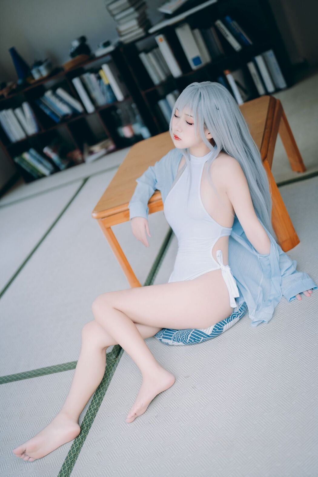 Coser@萌芽儿o0 – 白泳装 (26P)