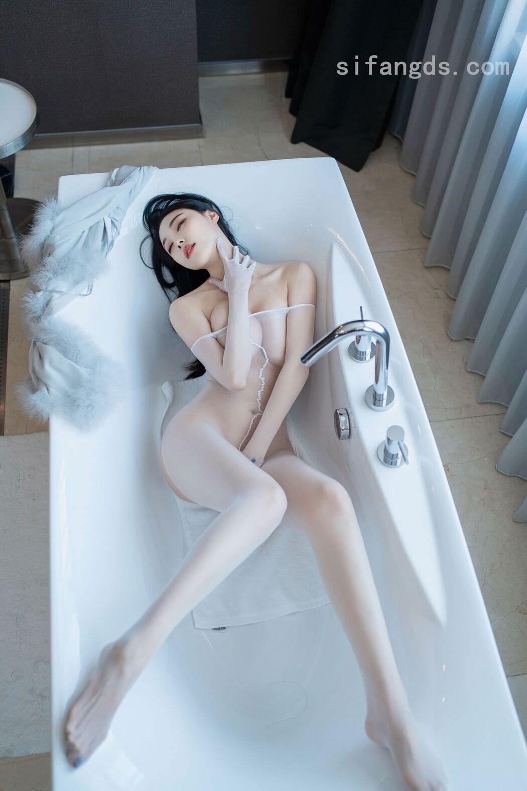 XR Uncensored Qing Miao 清妙 &#8211; R18 秀人网模特 极致白丝诱惑 Part01 (51P &#8211; 2V)