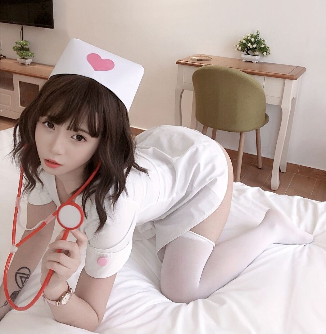Coser@STAN酱 &#8211; 护士 (37P &#8211; 3V)
