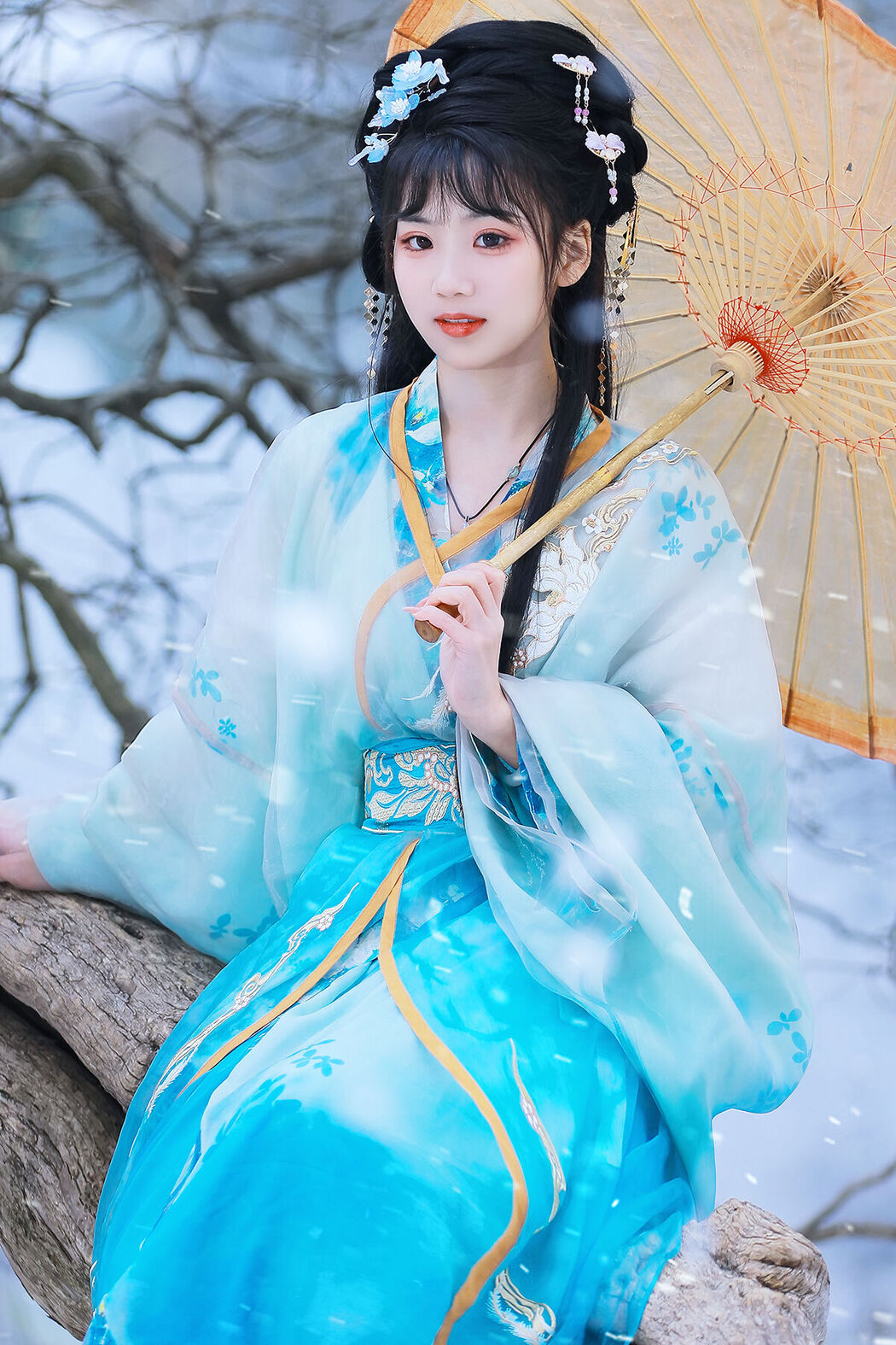 YiTuYu艺图语 Vol.8408 周周Ay (23P) Cover Photo