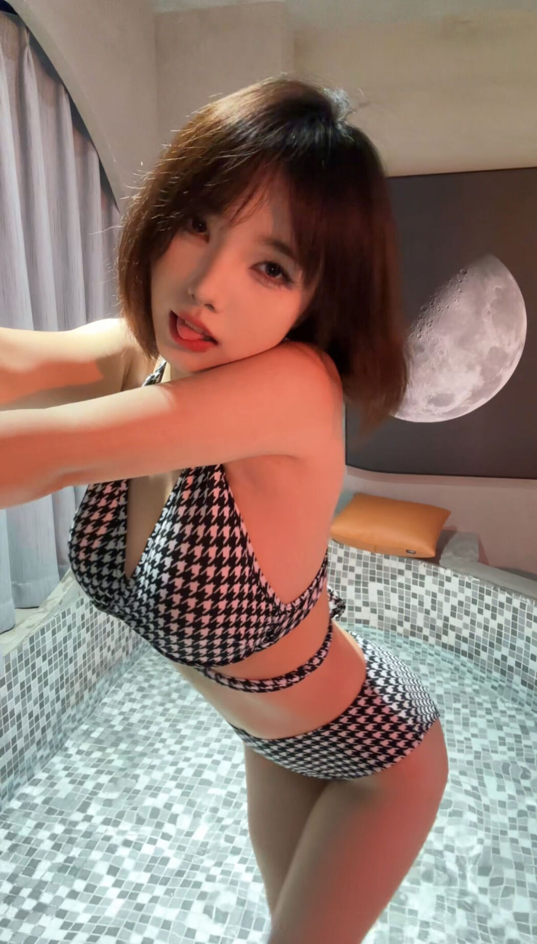 Lin Dang Dang 琳铛铛 &#8211; 泳装等你哦