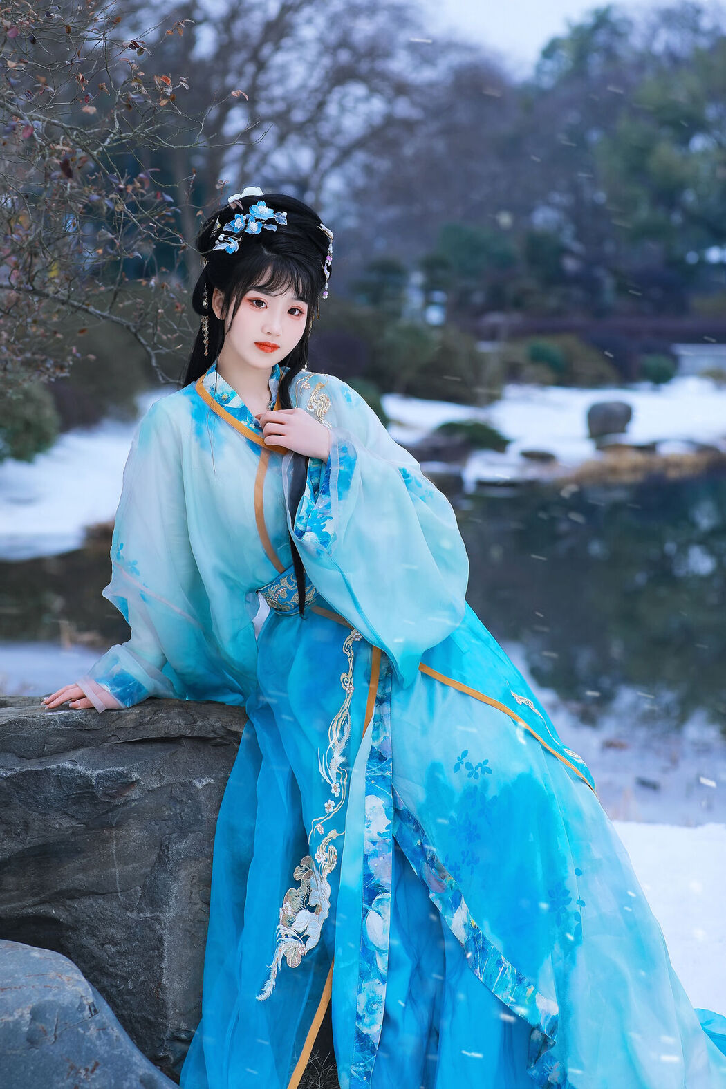 YiTuYu艺图语 Vol.8408 周周Ay (23P)