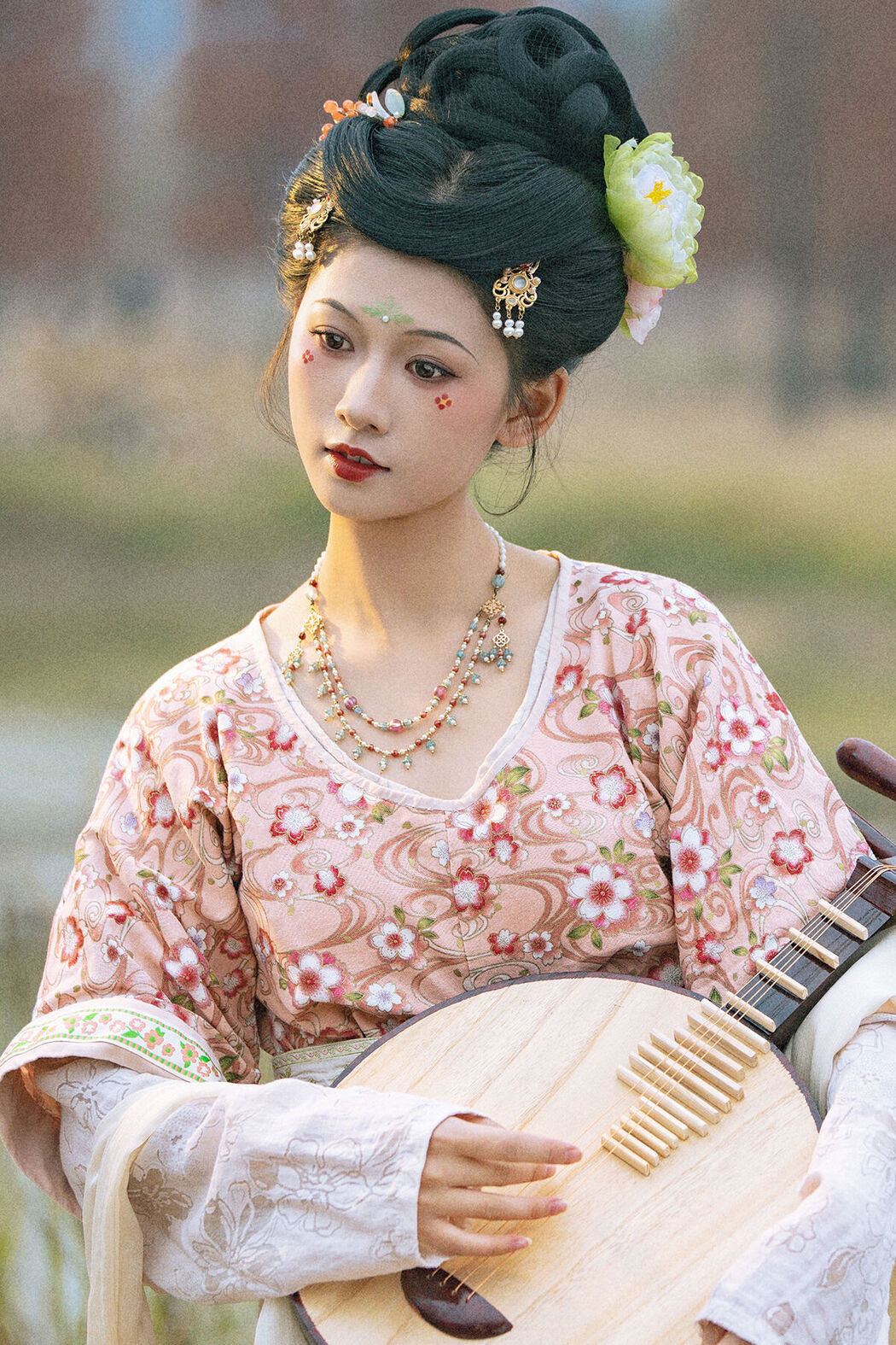 YiTuYu艺图语 Vol.8411 小y今天也很开心 (36P) Cover Photo