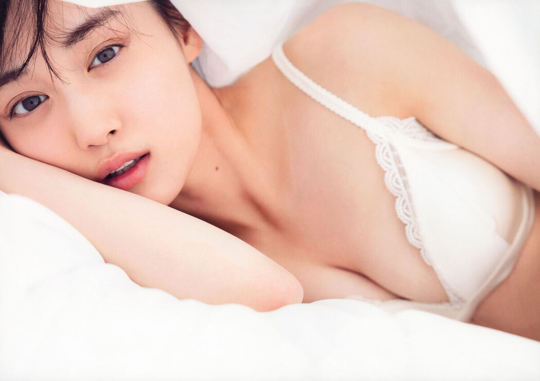 JP Mizuki Yamashita 山下美月 &#8211; 乃木坂46 &#8211; 2nd写真集 ヒロイン Part01 (69P)