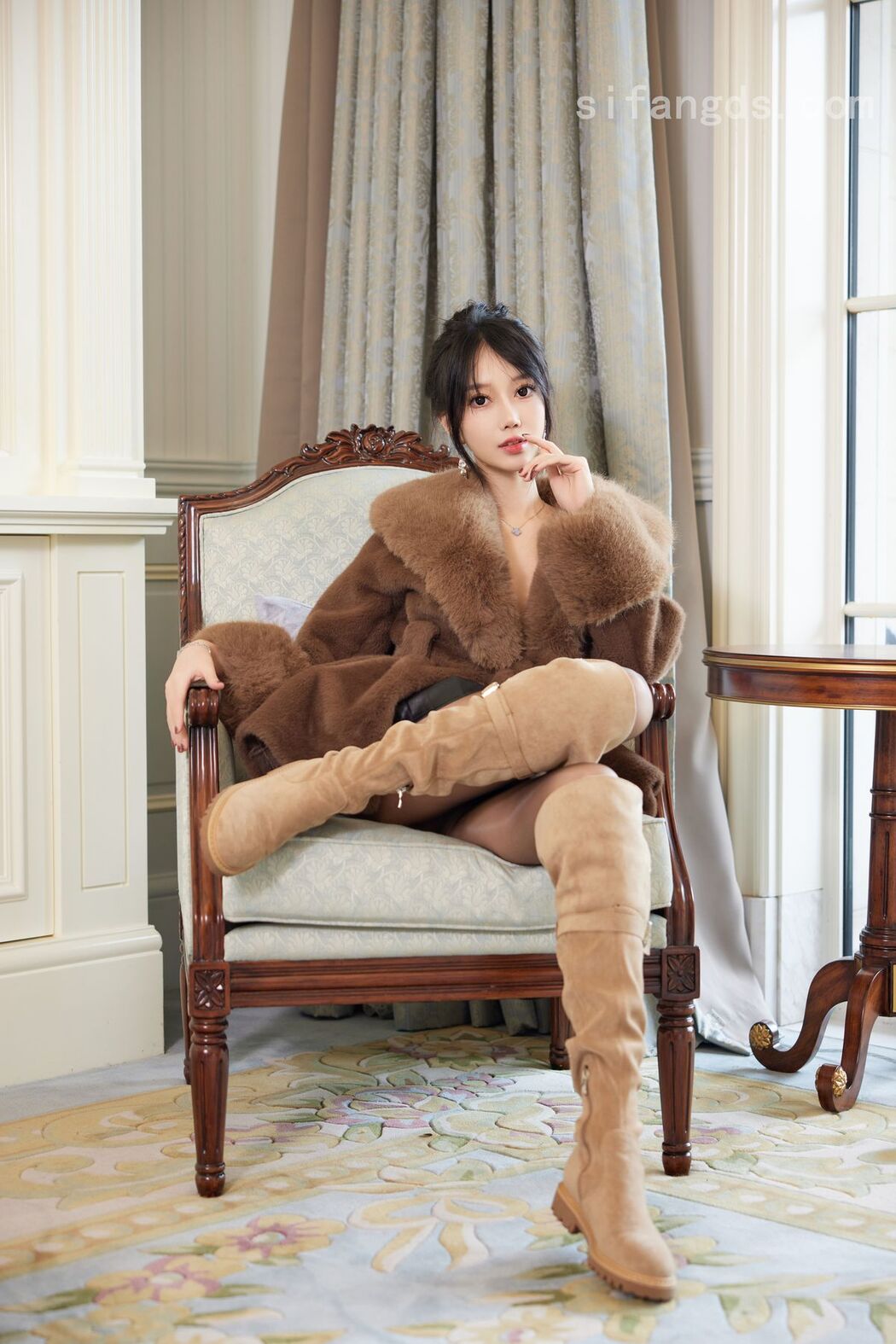 XR Uncensored Yue Er Yue Er 玥儿玥er &#8211; R18 秀人网模特 魅力皮草 Part01 (47P &#8211; 5V)