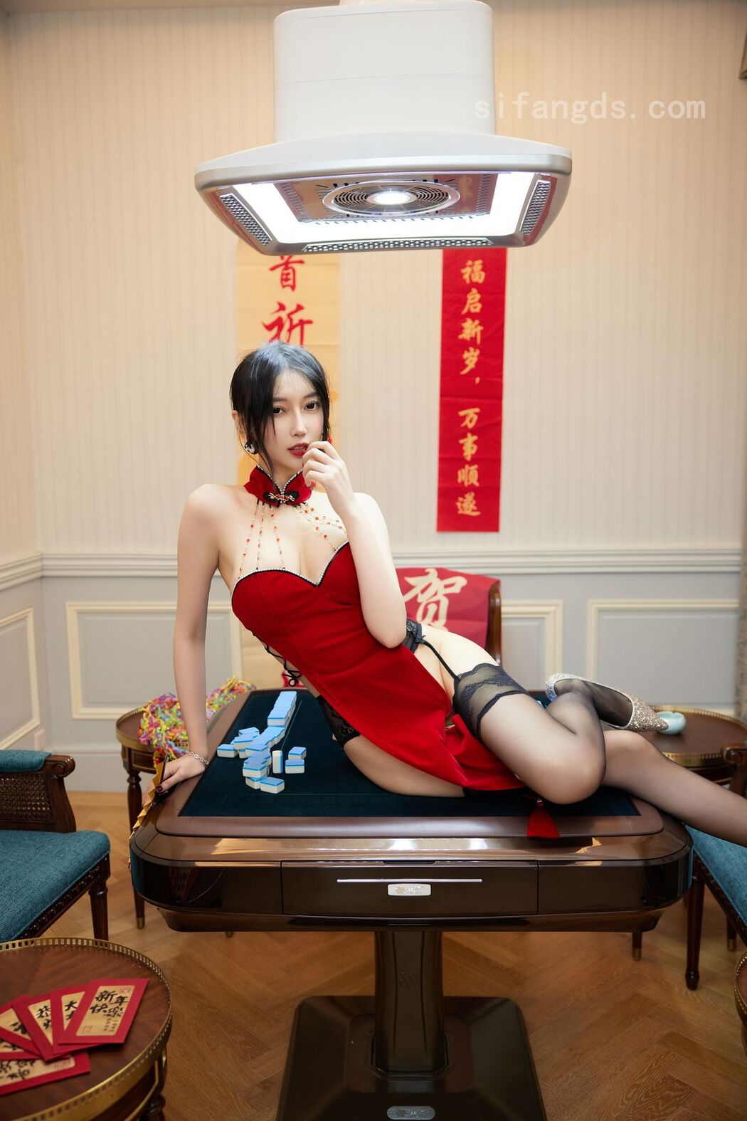 XR Uncensored Yue Er Yue Er 玥儿玥er &#8211; R18 秀人网模特 新春大吉 性感旗袍 (68P &#8211; 5V)