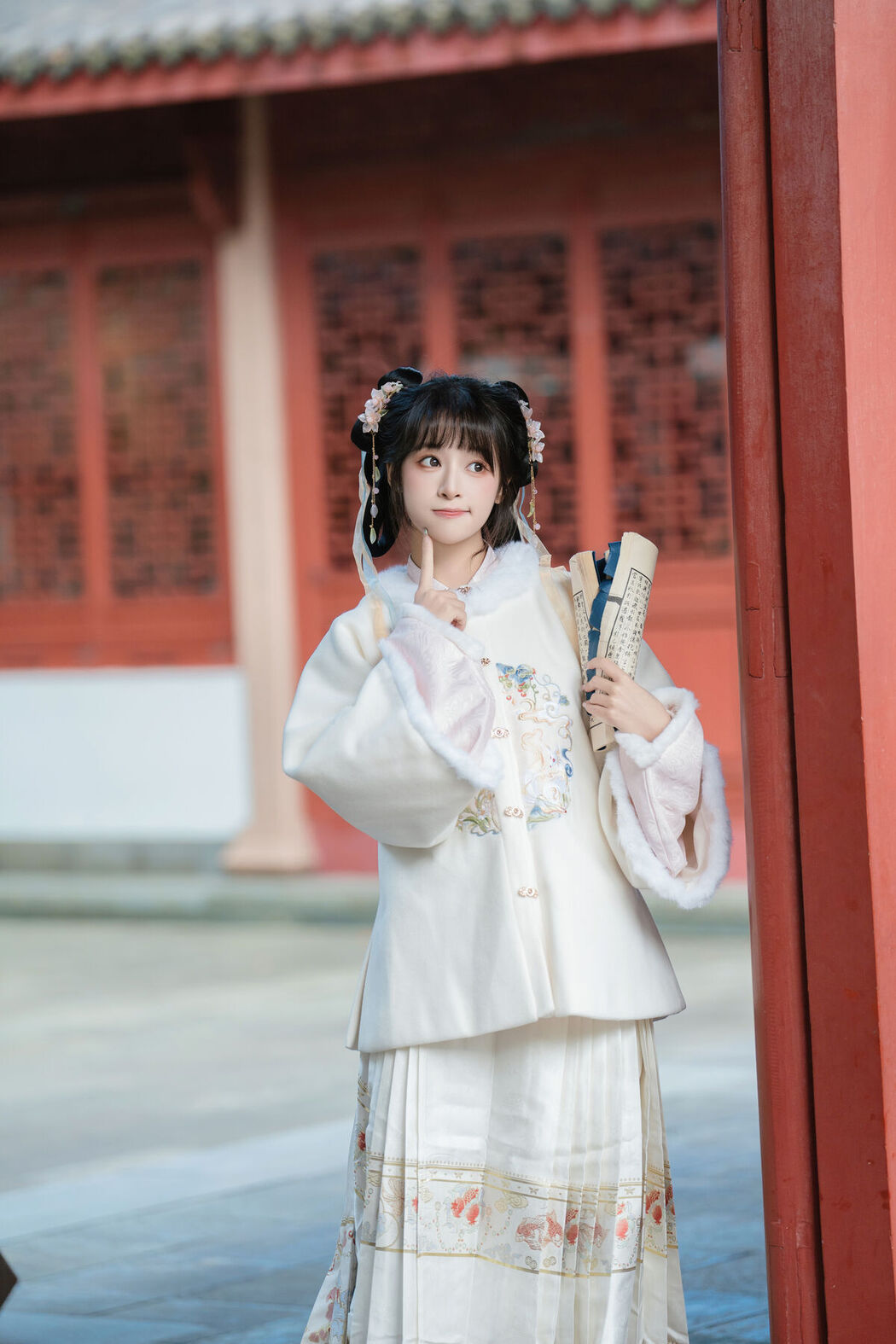 YiTuYu艺图语 Vol.8447 夏芋小年 (24P)