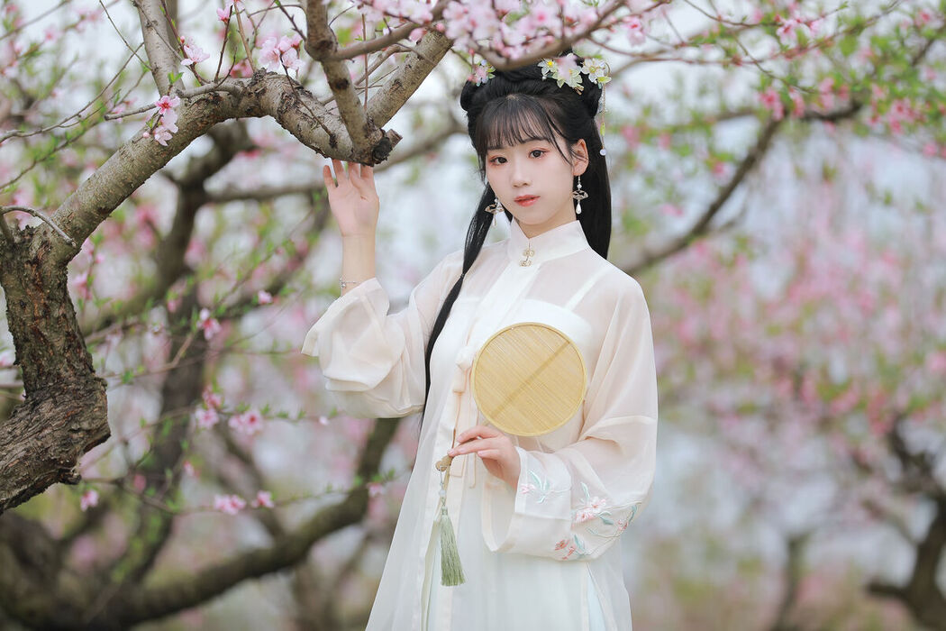 YiTuYu艺图语 Vol.8461 周周Ay (23P)