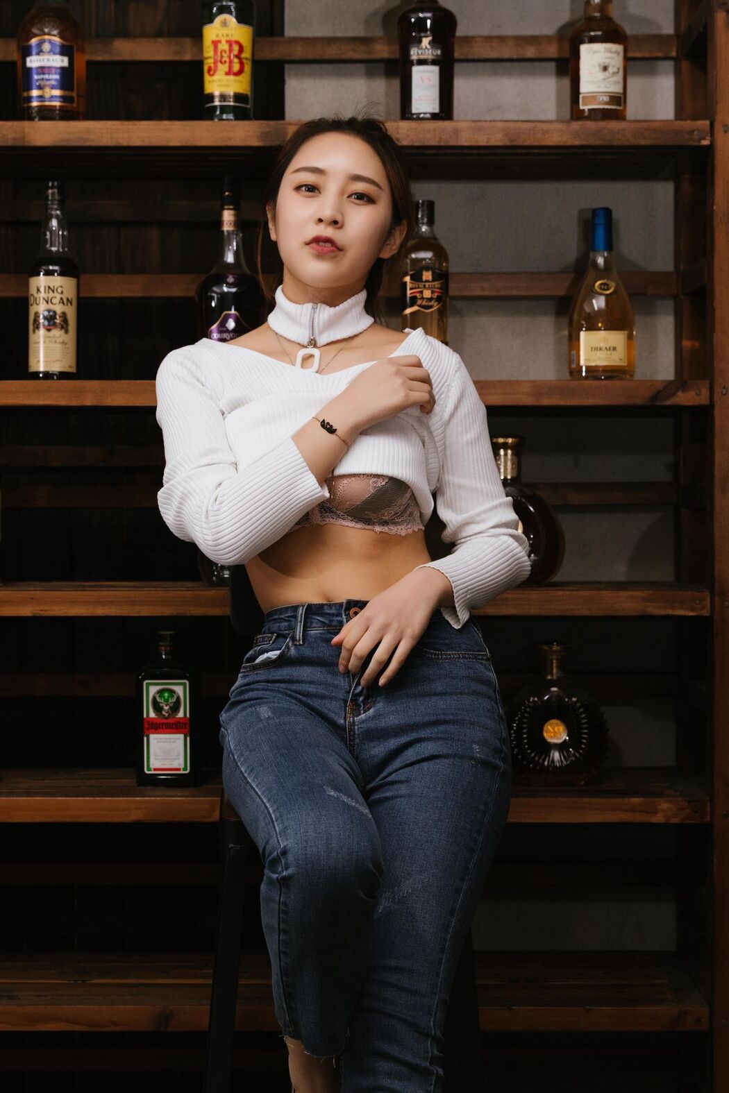 XR Uncensored Qiao Yi Lin 乔依琳 – R18 秀人网模特 酒窖中的爱抚 (67P)