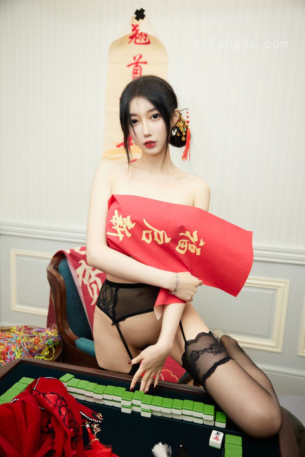 XR Uncensored Yue Er Yue Er 玥儿玥er &#8211; R18 秀人网模特 新春大吉 性感旗袍 (68P &#8211; 5V)