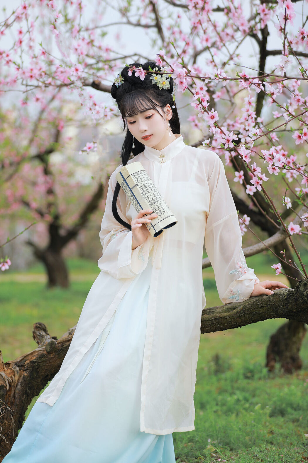 YiTuYu艺图语 Vol.8461 周周Ay (23P)