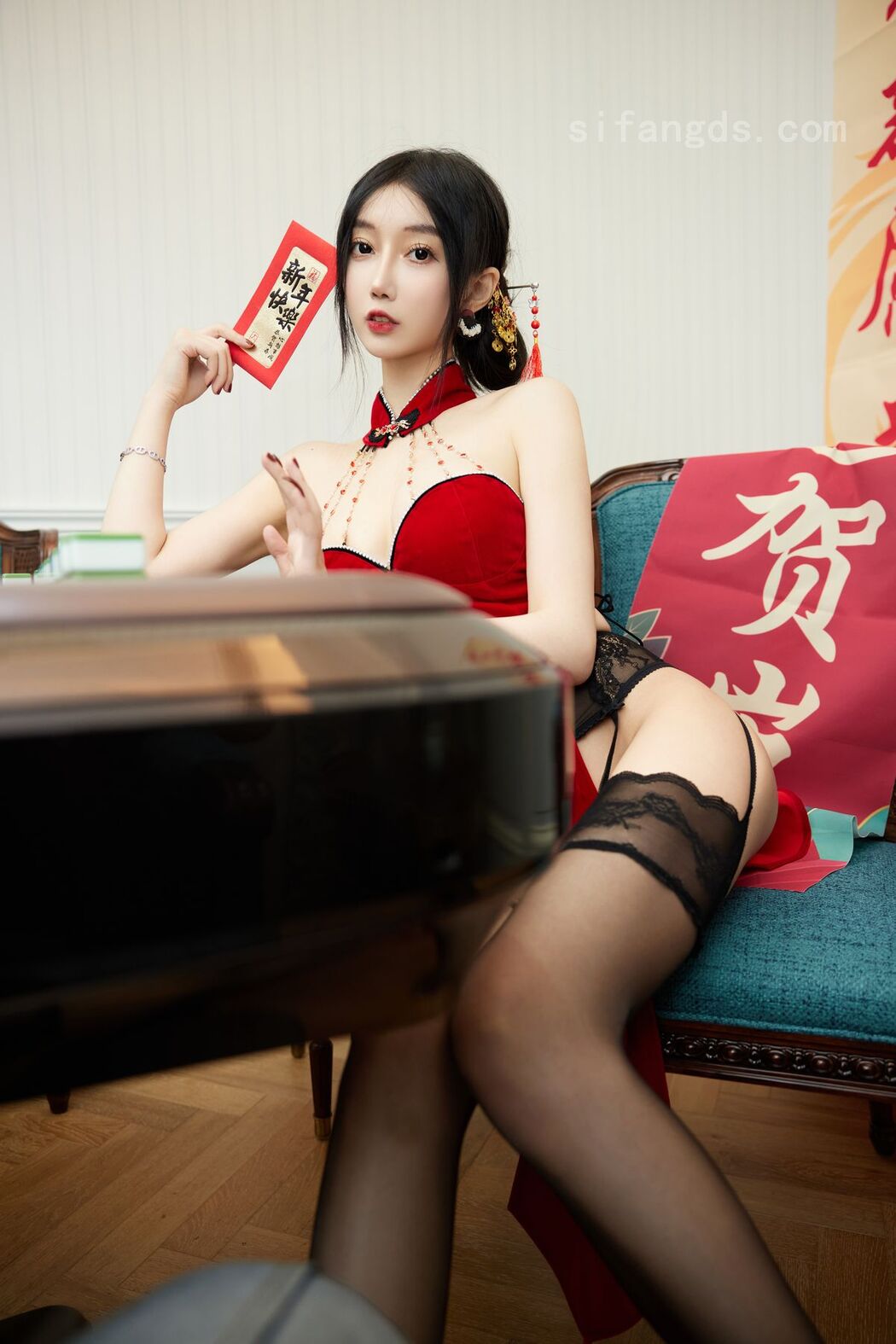 XR Uncensored Yue Er Yue Er 玥儿玥er &#8211; R18 秀人网模特 新春大吉 性感旗袍 (68P &#8211; 5V)