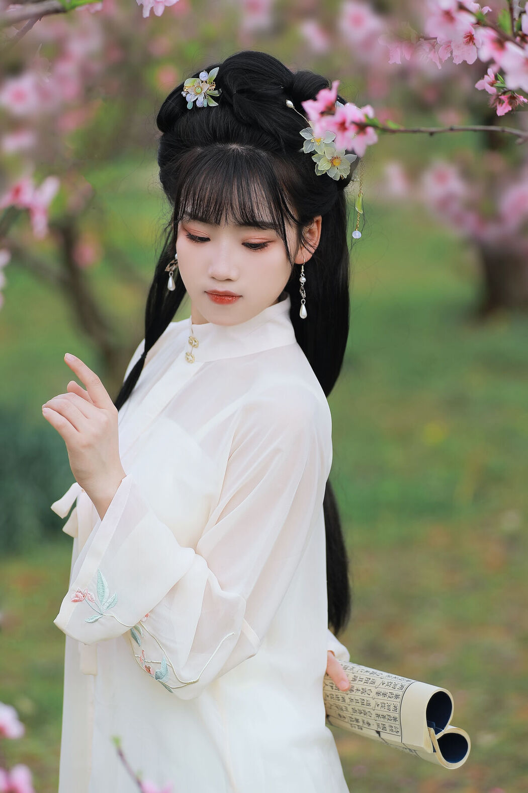 YiTuYu艺图语 Vol.8461 周周Ay (23P)
