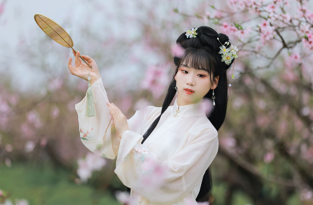 YiTuYu艺图语 Vol.8461 周周Ay (23P)