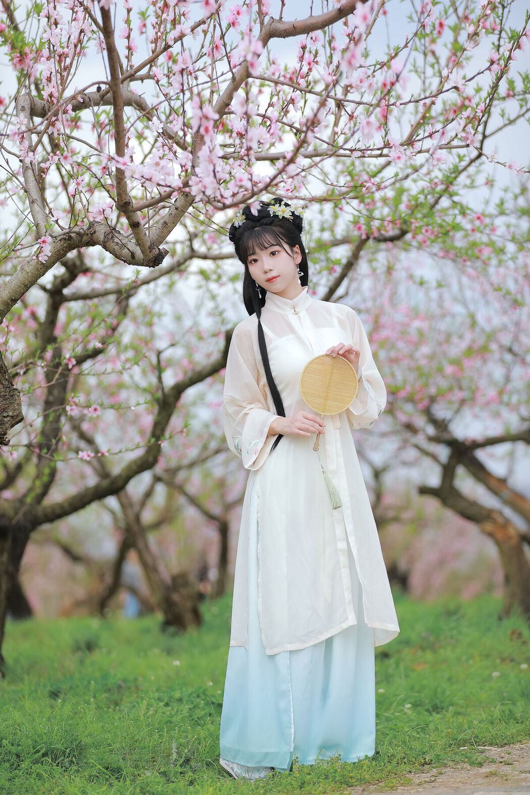 YiTuYu艺图语 Vol.8461 周周Ay (23P)
