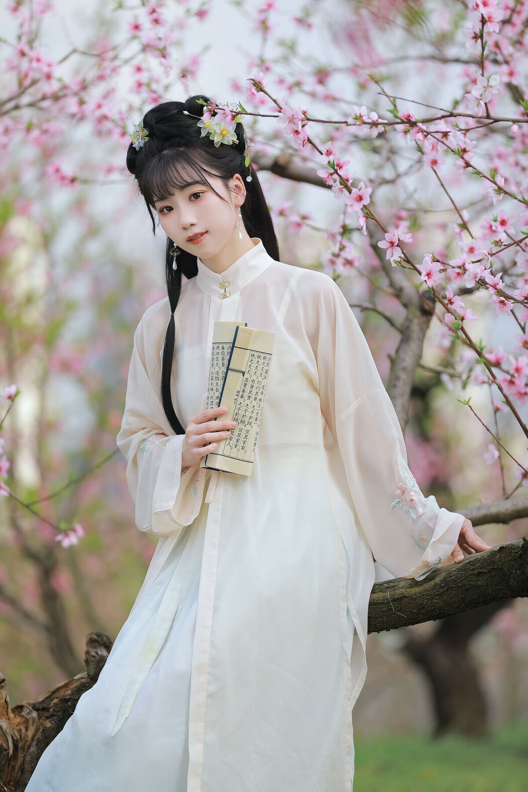 YiTuYu艺图语 Vol.8461 周周Ay (23P)